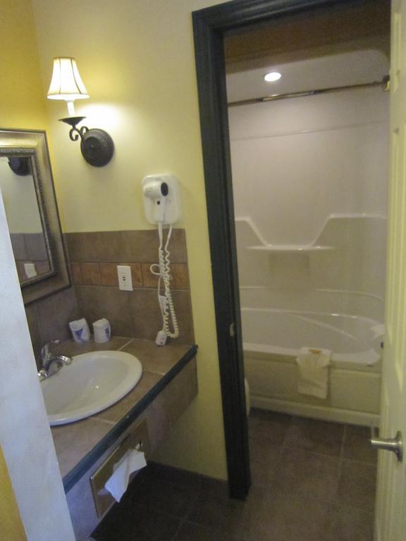 Best Northern Motel And Restaurant Wawa Room photo